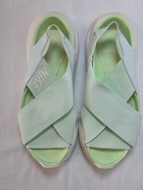 NIKE PRAKTISK MINT GREEN PLATFORM SPORT SANDALS ELASTIC CROSS STRAP WOMEN'S US 8